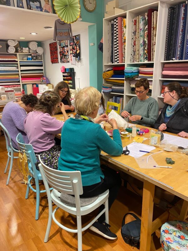 Workshop Antroposofisch bloemenpopje 15 juni - Afbeelding 4